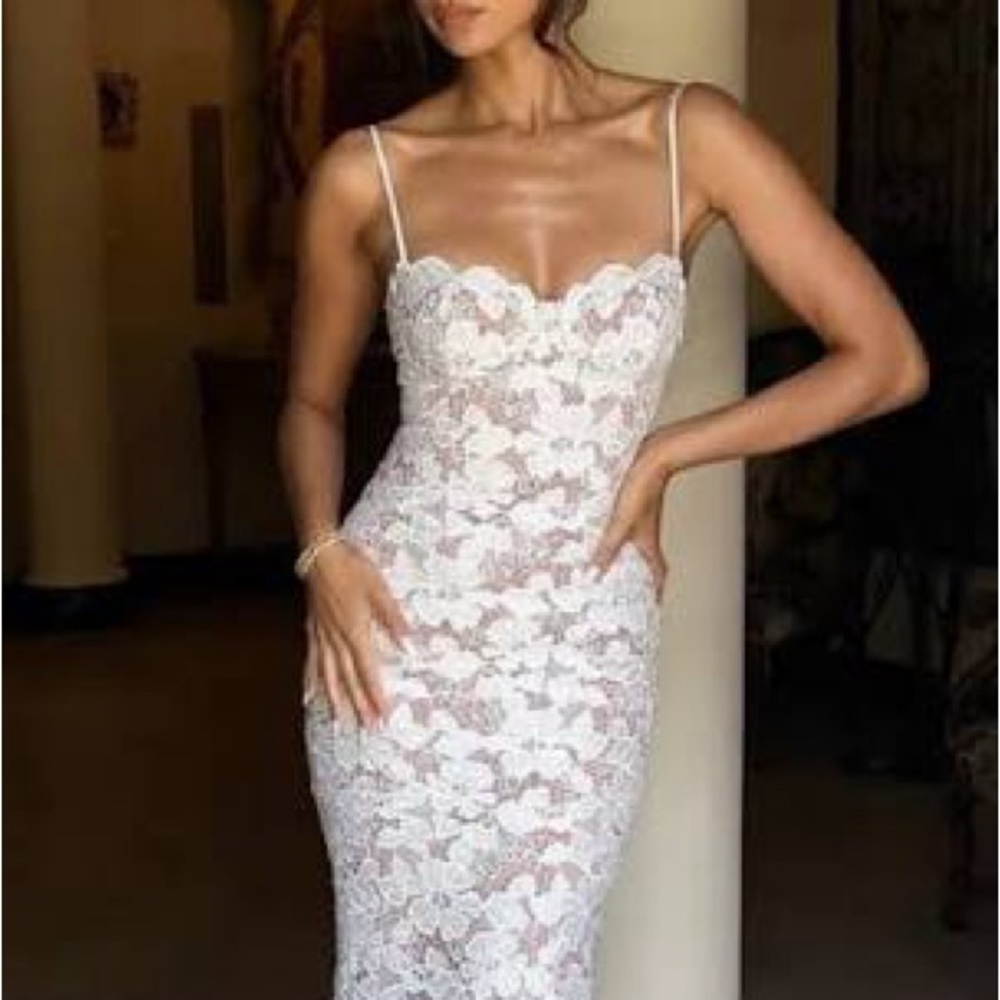 Chic Strapless White Lace Dress